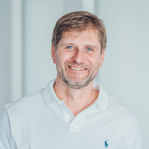 Dr. Romeo Böhm – Fachzahnarzt für Oralchirurgie mit spezieller Fachkompetenz im Bereich Implantologie in Dinkelsbühl
